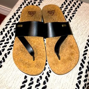 Women’s Reef size 9 sandals.